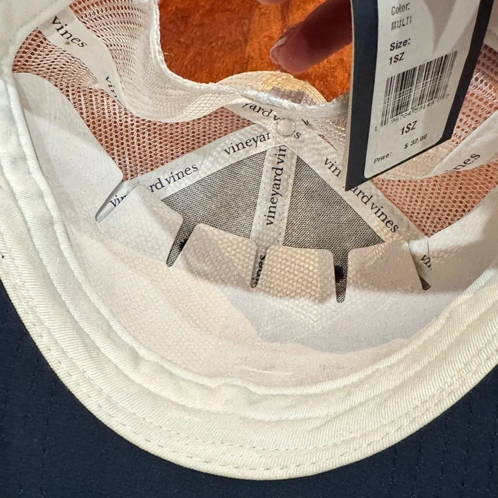 Vineyard vines NWT Performance Whale Dot Trucker Hat Avalon